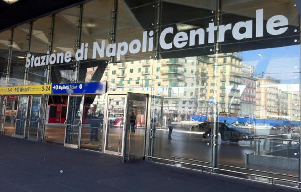 081 Stazione Centrale Home Nápoly Kültér fotó